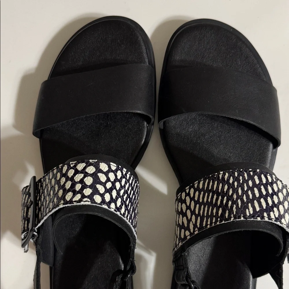 Sorel Black and White Patterned Sandals - Picture 3 of 9